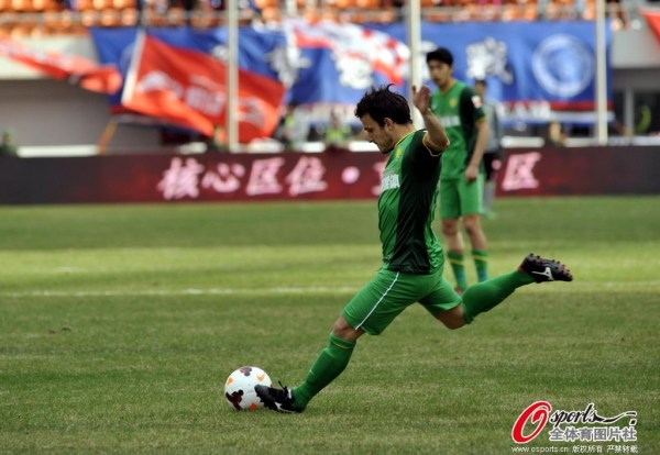  斯佩齐亚定位球战术奏效，终结连败颓势  