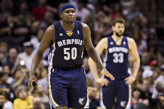  谢菲尔德联钢铁精神，逆境中上演保级奇迹  