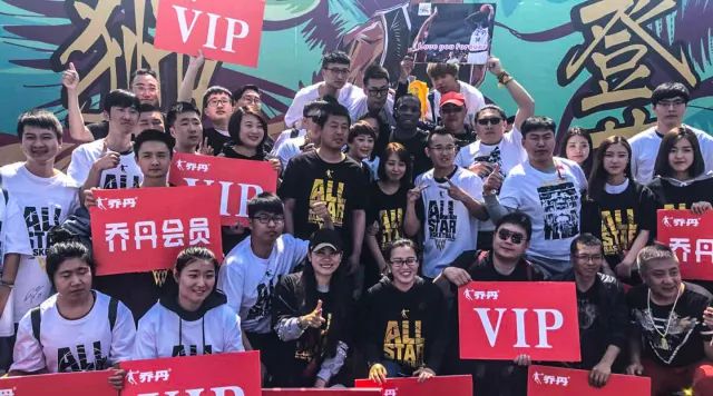  热那亚港口城市德比火爆，双方球迷冲突引关注  