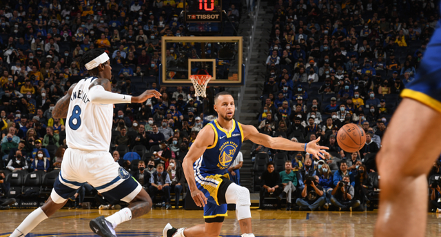  森林狼爱德华兹隔扣字母哥，十佳球榜首预定  