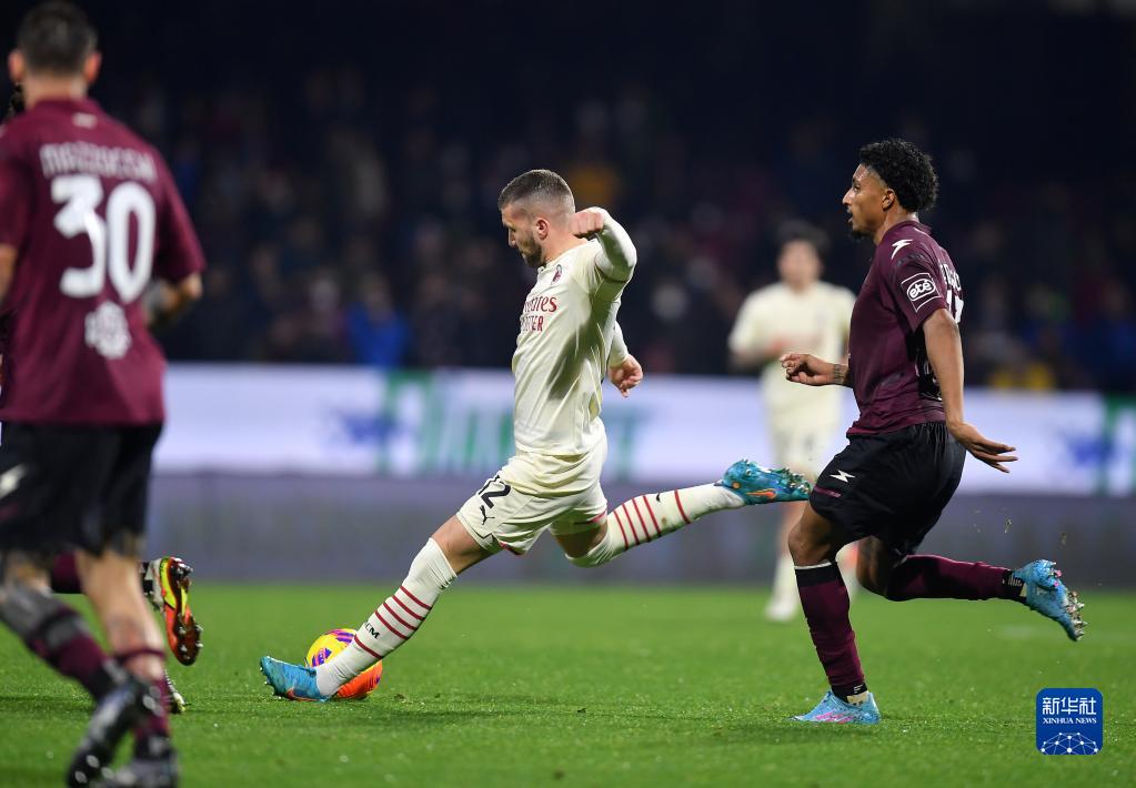  国际米兰锋线双核闪耀，客场四球横扫萨勒尼塔纳  