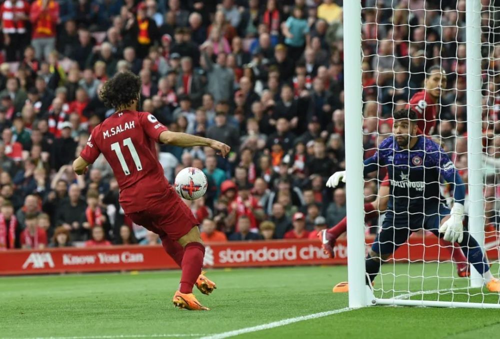  曼城豪取十连胜，瓜迪奥拉盛赞全队表现